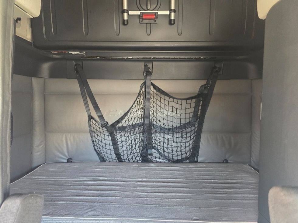 Sleeper Tractor-Heavy Duty Tractors-Freightliner-2022-T12664ST-Atlanta-GA-507,470\n\t\tmiles-$ 72,000 - Image 16