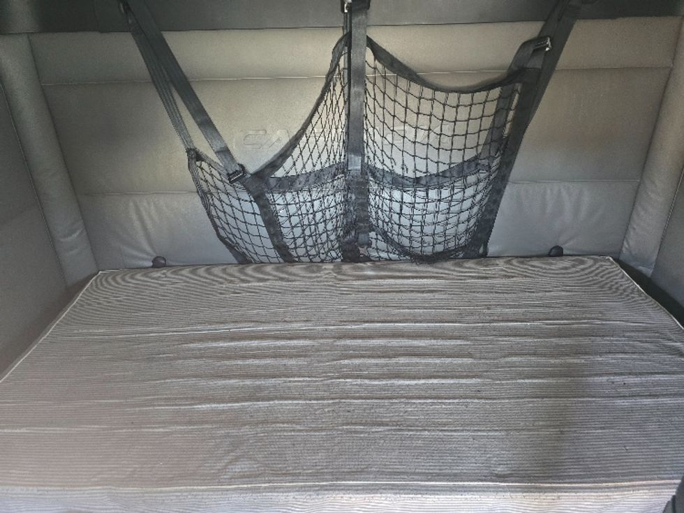 Sleeper Tractor-Heavy Duty Tractors-Freightliner-2022-T12664ST-Atlanta-GA-507,470\n\t\tmiles-$ 72,000 - Image 17