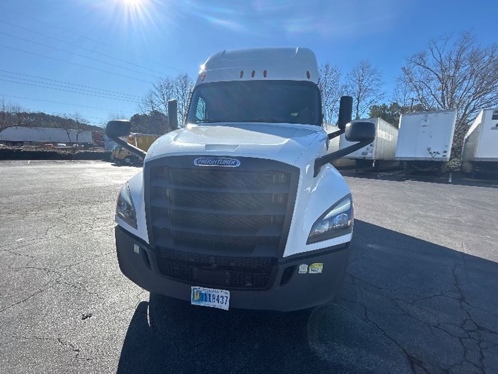 Sleeper Tractor-Heavy Duty Tractors-Freightliner-2022-T12664ST-Atlanta-GA-658,643\n\t\tmiles-$ 52,500 - Image 2
