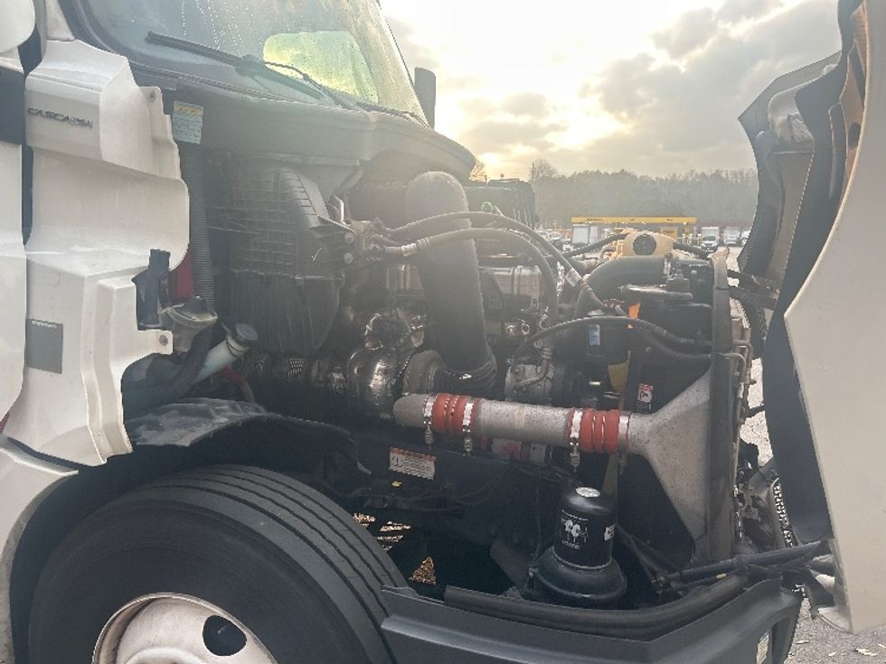 Sleeper Tractor-Heavy Duty Tractors-Freightliner-2022-T12664ST-Atlanta-GA-658,643\n\t\tmiles-$ 52,500 - Image 20