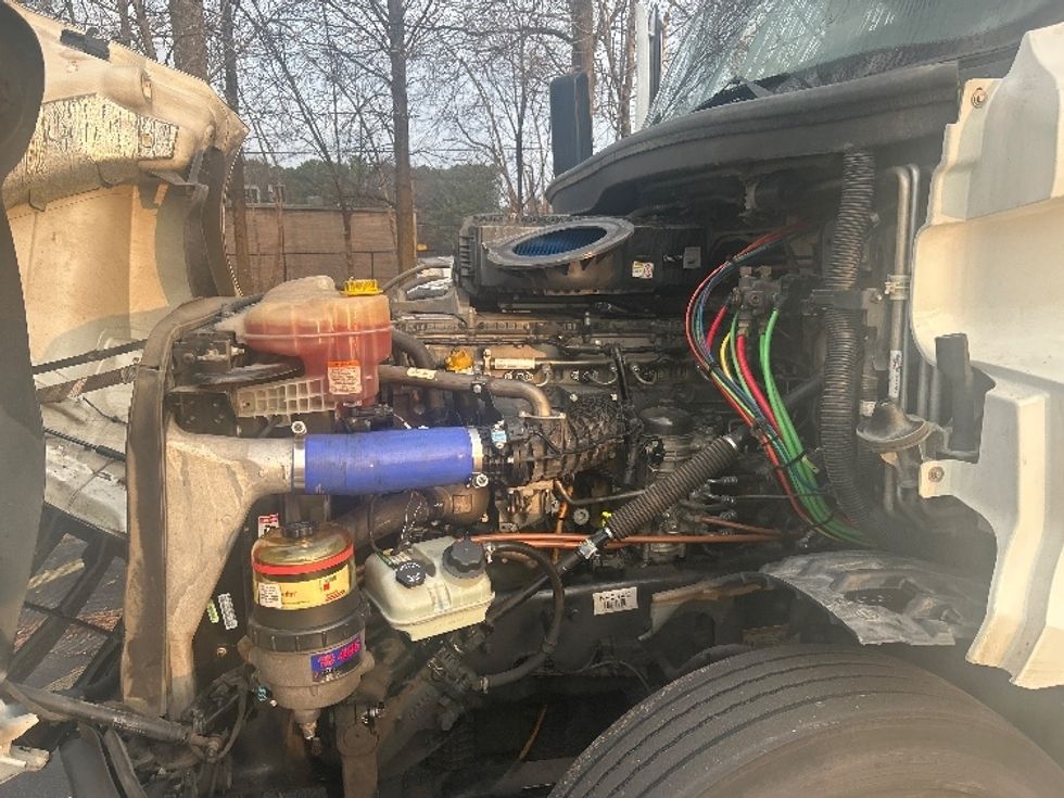 Sleeper Tractor-Heavy Duty Tractors-Freightliner-2022-T12664ST-Atlanta-GA-658,643\n\t\tmiles-$ 52,500 - Image 21