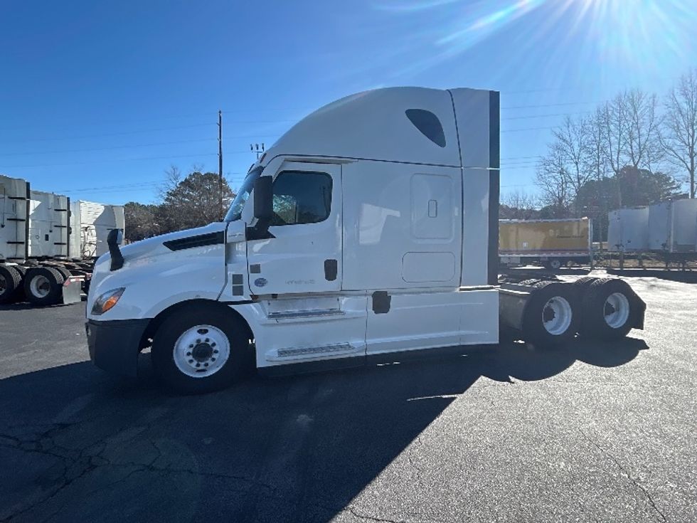 Sleeper Tractor-Heavy Duty Tractors-Freightliner-2022-T12664ST-Atlanta-GA-658,643\n\t\tmiles-$ 52,500 - Image 4