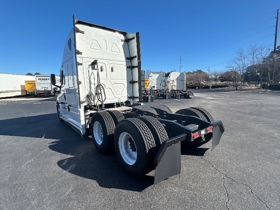 Sleeper Tractor-Heavy Duty Tractors-Freightliner-2022-T12664ST-Atlanta-GA-658,643\n\t\tmiles-$ 52,500 - Image 6