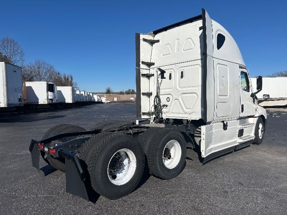 Sleeper Tractor-Heavy Duty Tractors-Freightliner-2022-T12664ST-Atlanta-GA-658,643\n\t\tmiles-$ 52,500 - Image 7