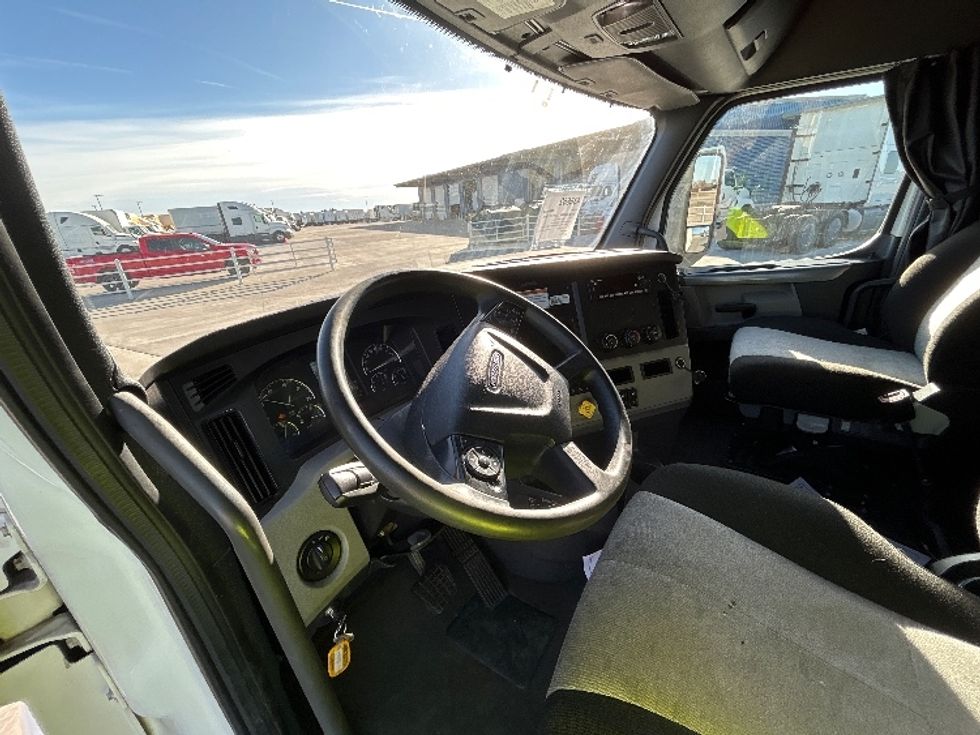 Sleeper Tractor-Heavy Duty Tractors-Freightliner-2022-T12664ST-Aurora-CO-499,407\n\t\tmiles-$ 73,500 - Image 10