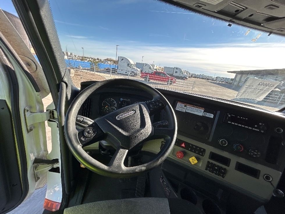 Sleeper Tractor-Heavy Duty Tractors-Freightliner-2022-T12664ST-Aurora-CO-499,407\n\t\tmiles-$ 73,500 - Image 11
