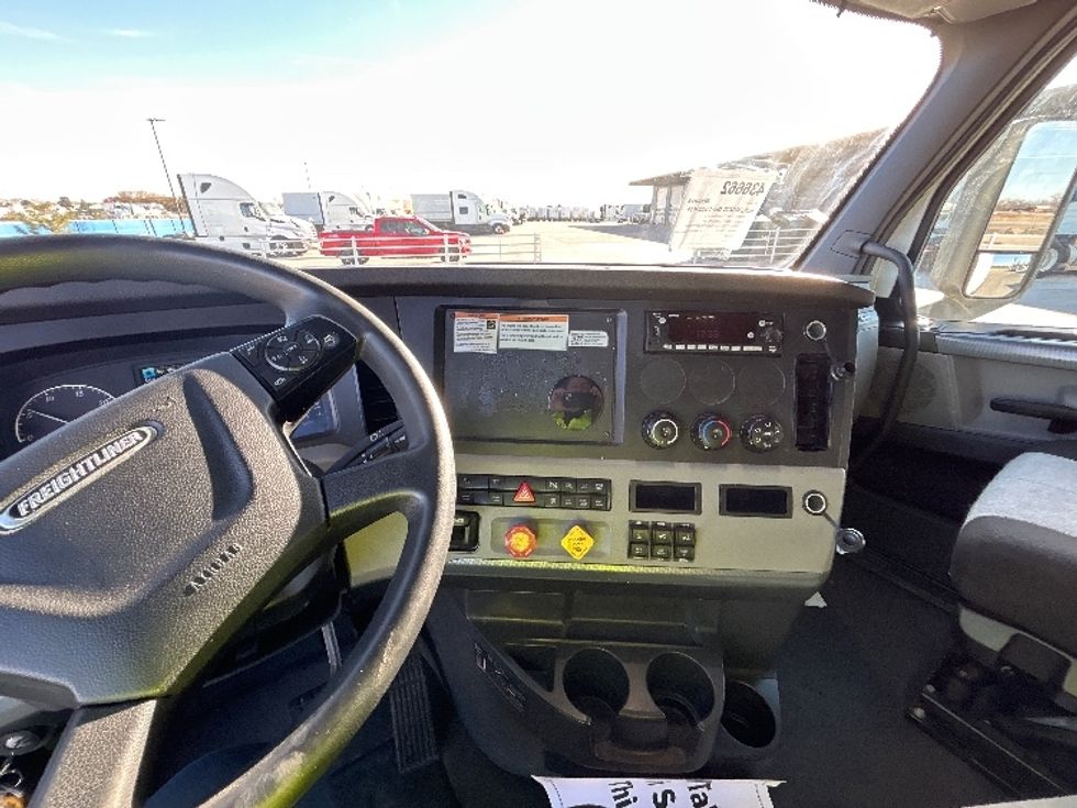 Sleeper Tractor-Heavy Duty Tractors-Freightliner-2022-T12664ST-Aurora-CO-499,407\n\t\tmiles-$ 73,500 - Image 12