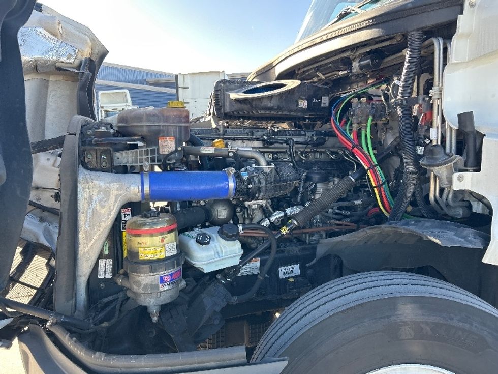 Sleeper Tractor-Heavy Duty Tractors-Freightliner-2022-T12664ST-Aurora-CO-499,407\n\t\tmiles-$ 73,500 - Image 19