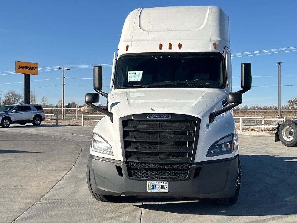 Sleeper Tractor-Heavy Duty Tractors-Freightliner-2022-T12664ST-Aurora-CO-499,407\n\t\tmiles-$ 73,500 - Image 2