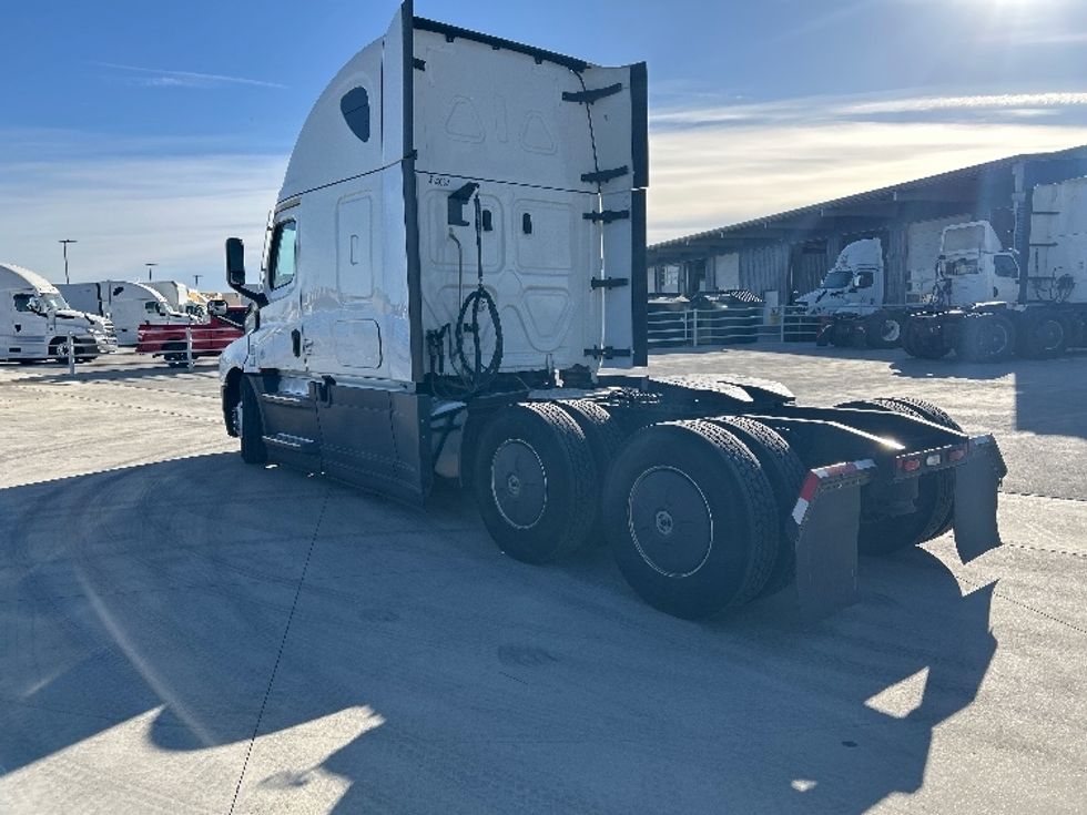 Sleeper Tractor-Heavy Duty Tractors-Freightliner-2022-T12664ST-Aurora-CO-499,407\n\t\tmiles-$ 73,500 - Image 5