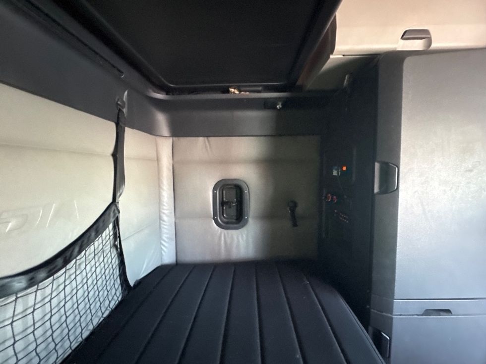 Sleeper Tractor-Heavy Duty Tractors-Freightliner-2022-T12664ST-Aurora-CO-509,800\n\t\tmiles-$ 70,750 - Image 18