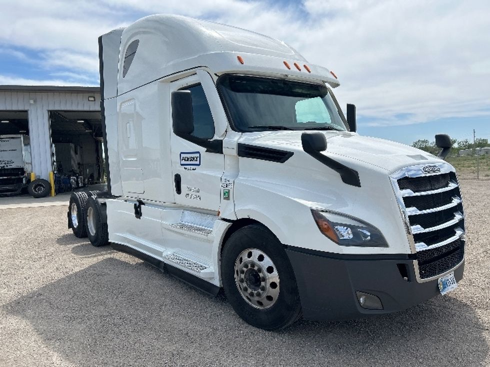 Sleeper Tractor-Heavy Duty Tractors-Freightliner-2022-T12664ST-Aurora-CO-534,159\n\t\tmiles-$ 72,500 - Image 1