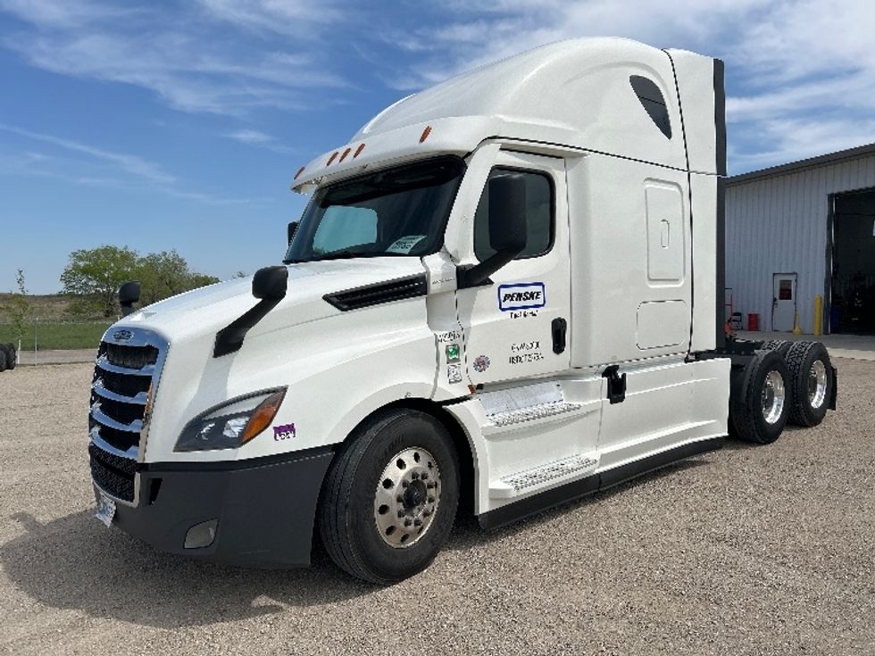 Sleeper Tractor-Heavy Duty Tractors-Freightliner-2022-T12664ST-Aurora-CO-534,159\n\t\tmiles-$ 72,500 - Image 3