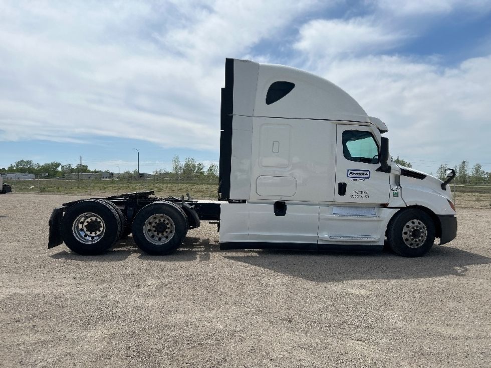 Sleeper Tractor-Heavy Duty Tractors-Freightliner-2022-T12664ST-Aurora-CO-534,159\n\t\tmiles-$ 72,500 - Image 8