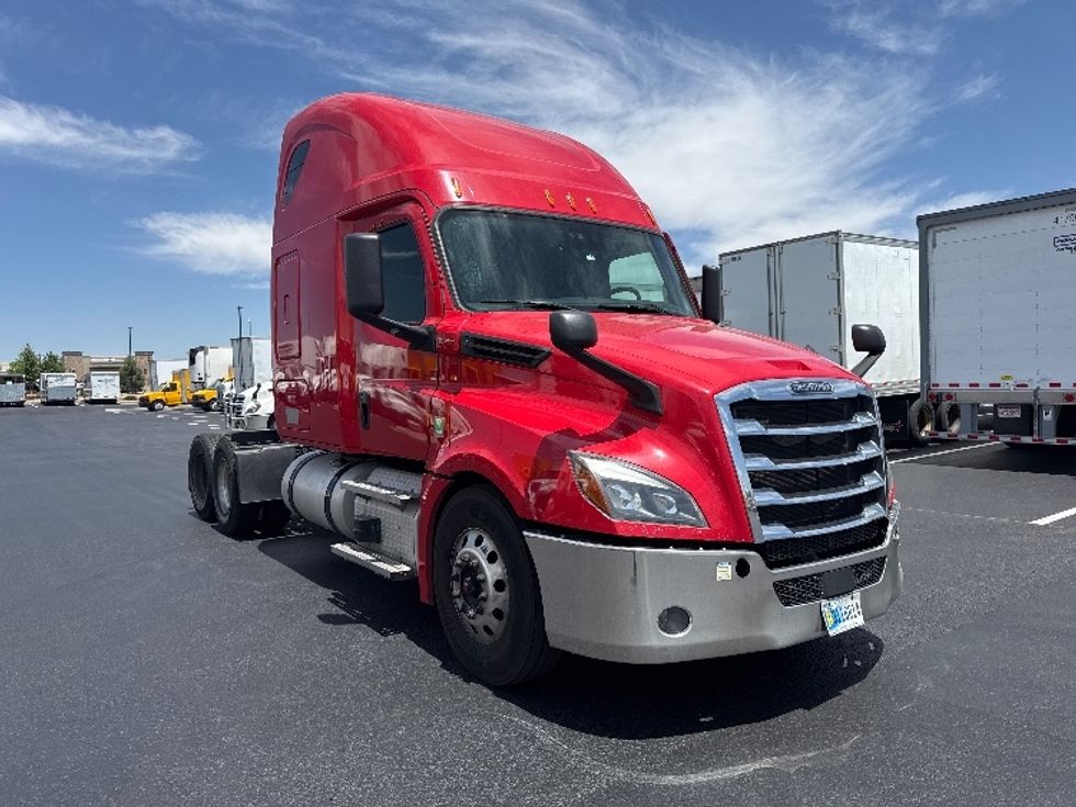 Sleeper Tractor-Heavy Duty Tractors-Freightliner-2022-T12664ST-Aurora-CO-551,924\n\t\tmiles-$ 66,250 - Image 1