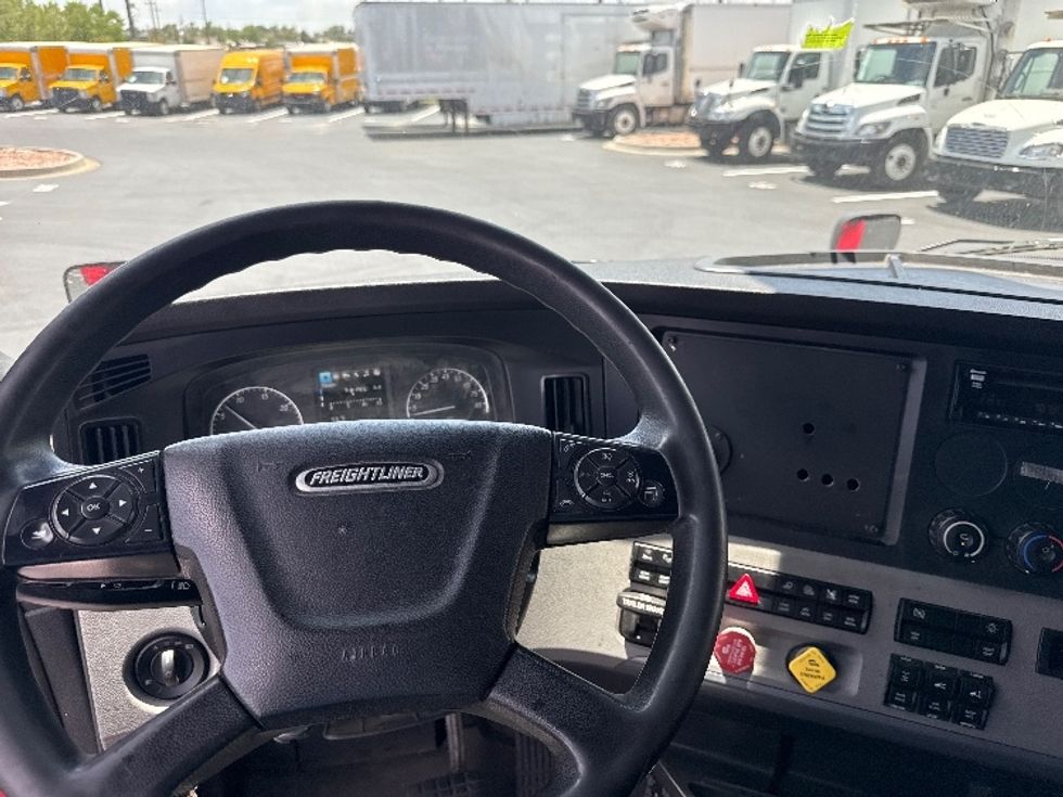Sleeper Tractor-Heavy Duty Tractors-Freightliner-2022-T12664ST-Aurora-CO-551,924\n\t\tmiles-$ 66,250 - Image 10