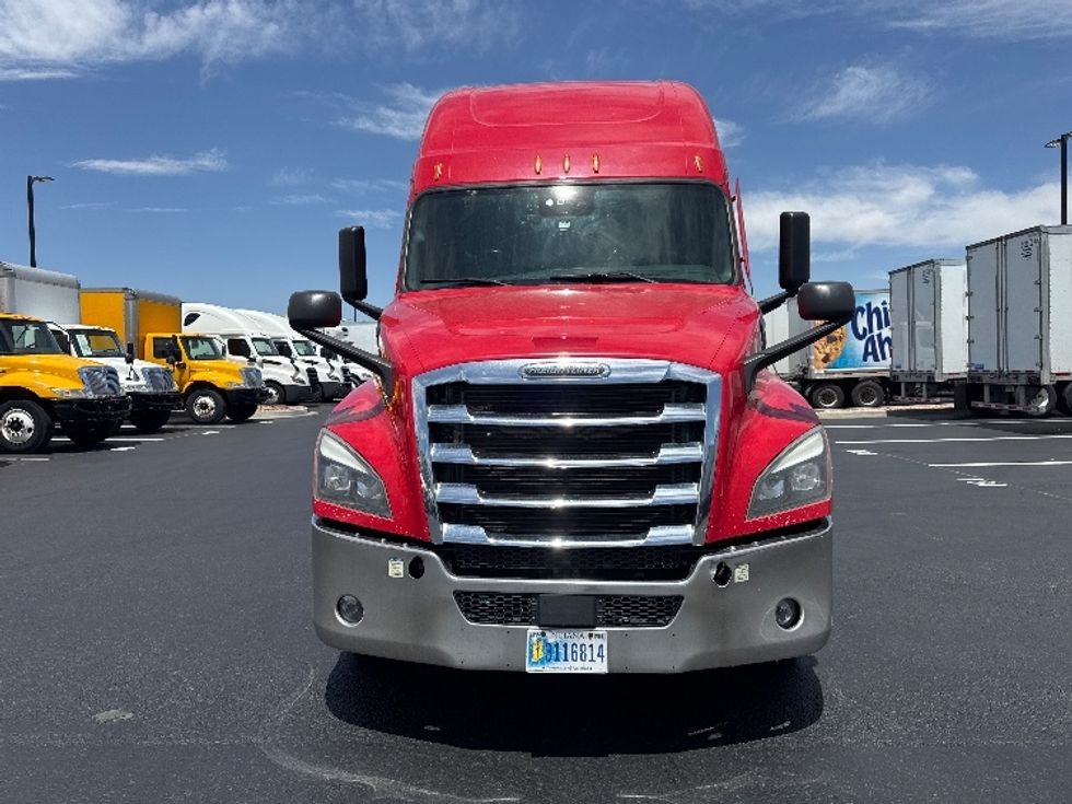 Sleeper Tractor-Heavy Duty Tractors-Freightliner-2022-T12664ST-Aurora-CO-551,924\n\t\tmiles-$ 66,250 - Image 2