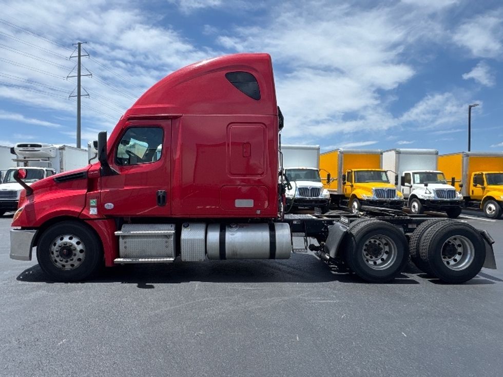 Sleeper Tractor-Heavy Duty Tractors-Freightliner-2022-T12664ST-Aurora-CO-551,924\n\t\tmiles-$ 66,250 - Image 4