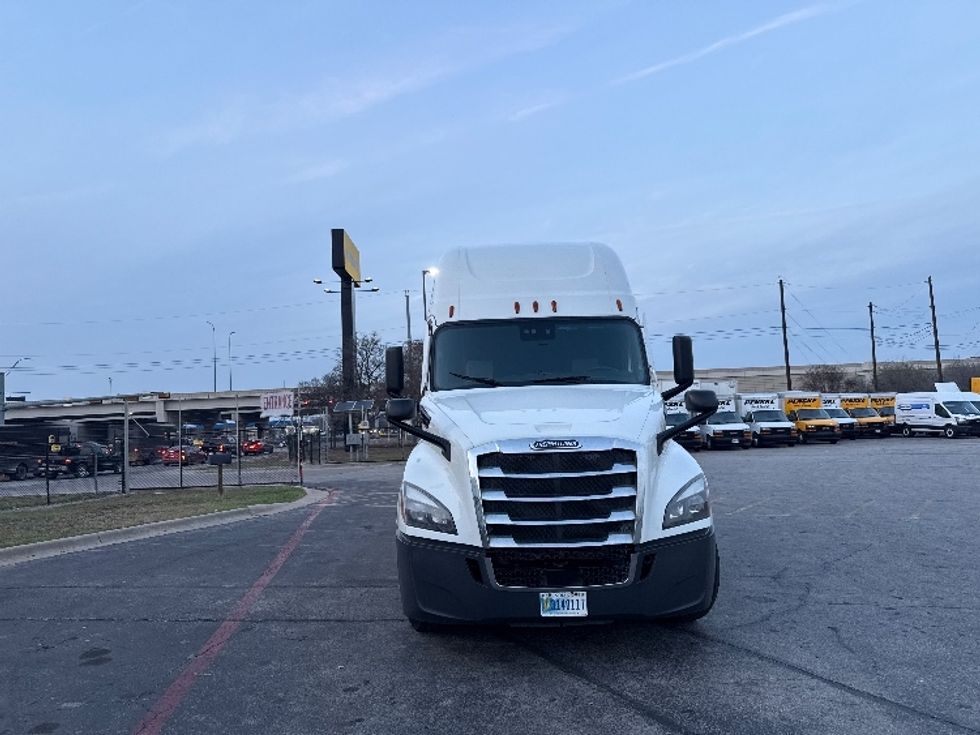 Sleeper Tractor-Heavy Duty Tractors-Freightliner-2022-T12664ST-Austin-TX-403,064\n\t\tmiles-$ 79,750 - Image 2