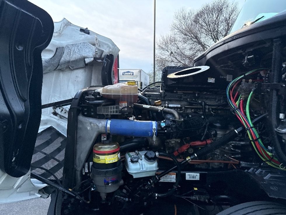 Sleeper Tractor-Heavy Duty Tractors-Freightliner-2022-T12664ST-Austin-TX-403,064\n\t\tmiles-$ 79,750 - Image 21