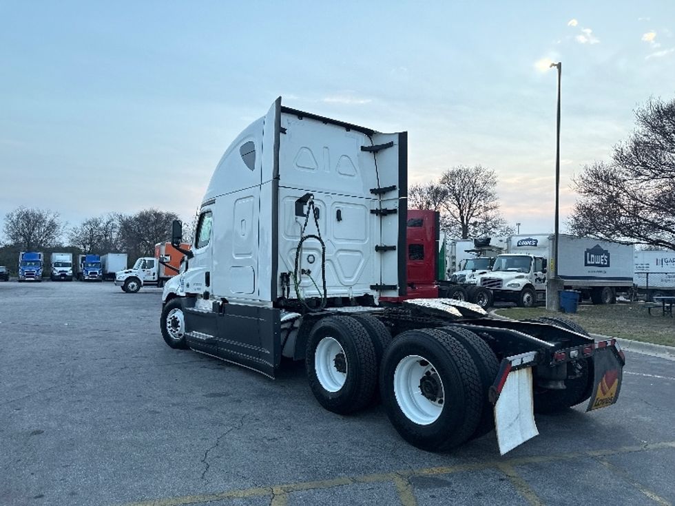 Sleeper Tractor-Heavy Duty Tractors-Freightliner-2022-T12664ST-Austin-TX-403,064\n\t\tmiles-$ 79,750 - Image 5