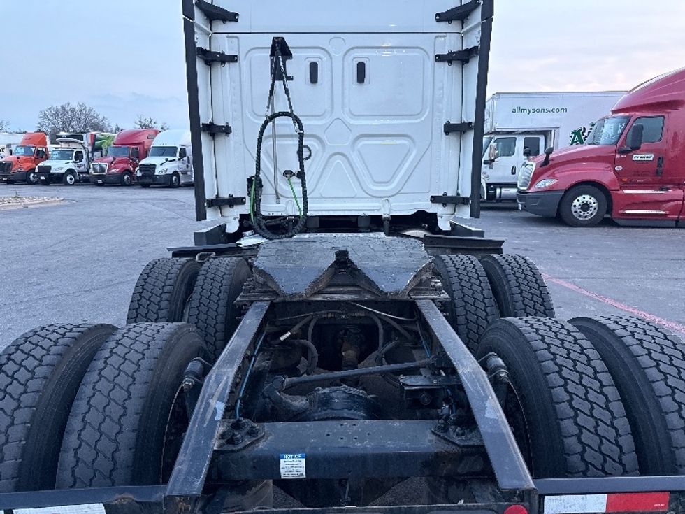 Sleeper Tractor-Heavy Duty Tractors-Freightliner-2022-T12664ST-Austin-TX-403,064\n\t\tmiles-$ 79,750 - Image 6