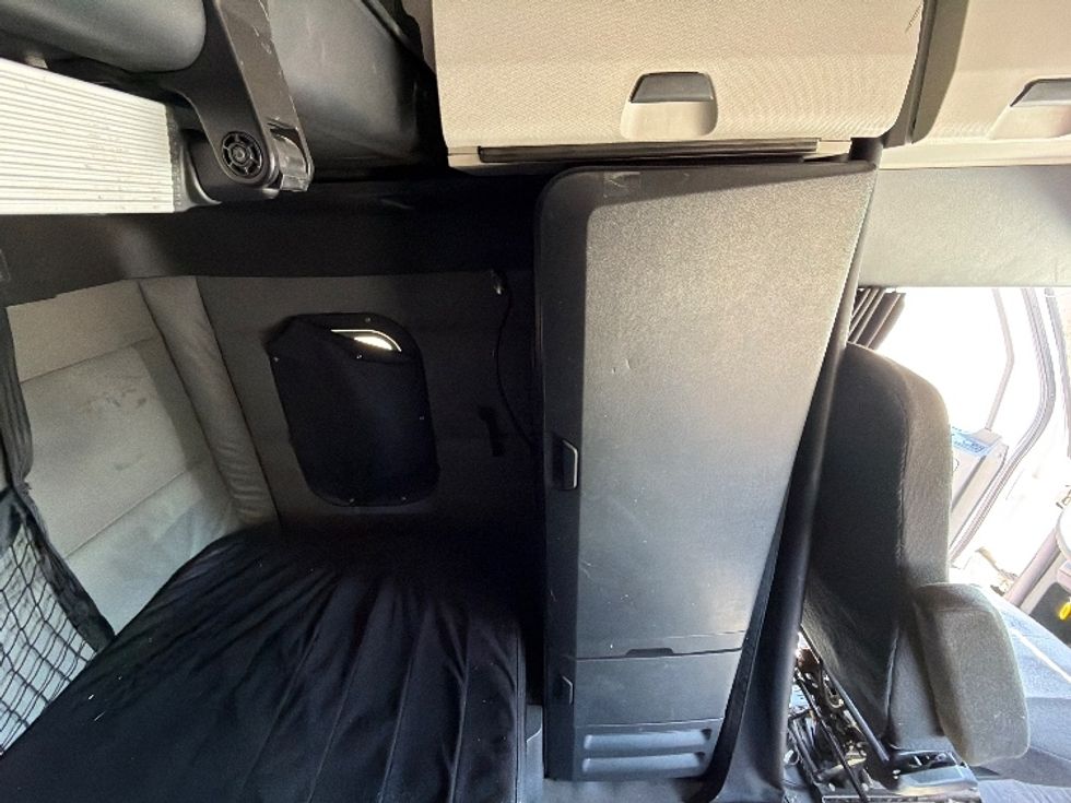 Sleeper Tractor-Heavy Duty Tractors-Freightliner-2022-T12664ST-Austin-TX-433,501\n\t\tmiles-$ 79,250 - Image 18