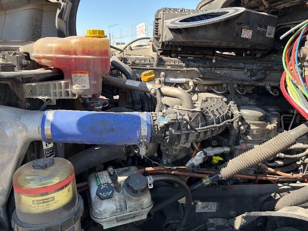 Sleeper Tractor-Heavy Duty Tractors-Freightliner-2022-T12664ST-Austin-TX-433,501\n\t\tmiles-$ 79,250 - Image 21