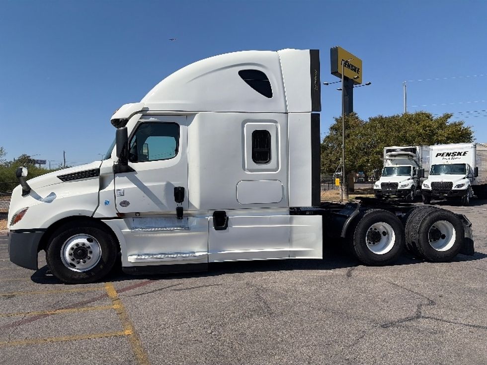 Sleeper Tractor-Heavy Duty Tractors-Freightliner-2022-T12664ST-Austin-TX-433,501\n\t\tmiles-$ 79,250 - Image 4