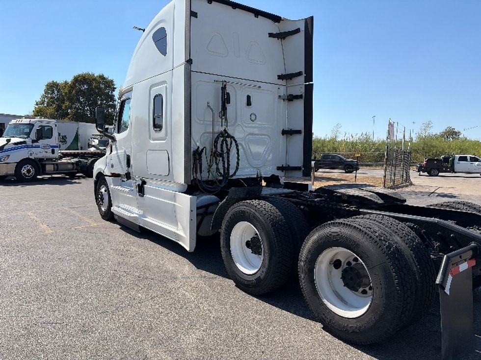 Sleeper Tractor-Heavy Duty Tractors-Freightliner-2022-T12664ST-Austin-TX-433,501\n\t\tmiles-$ 79,250 - Image 5