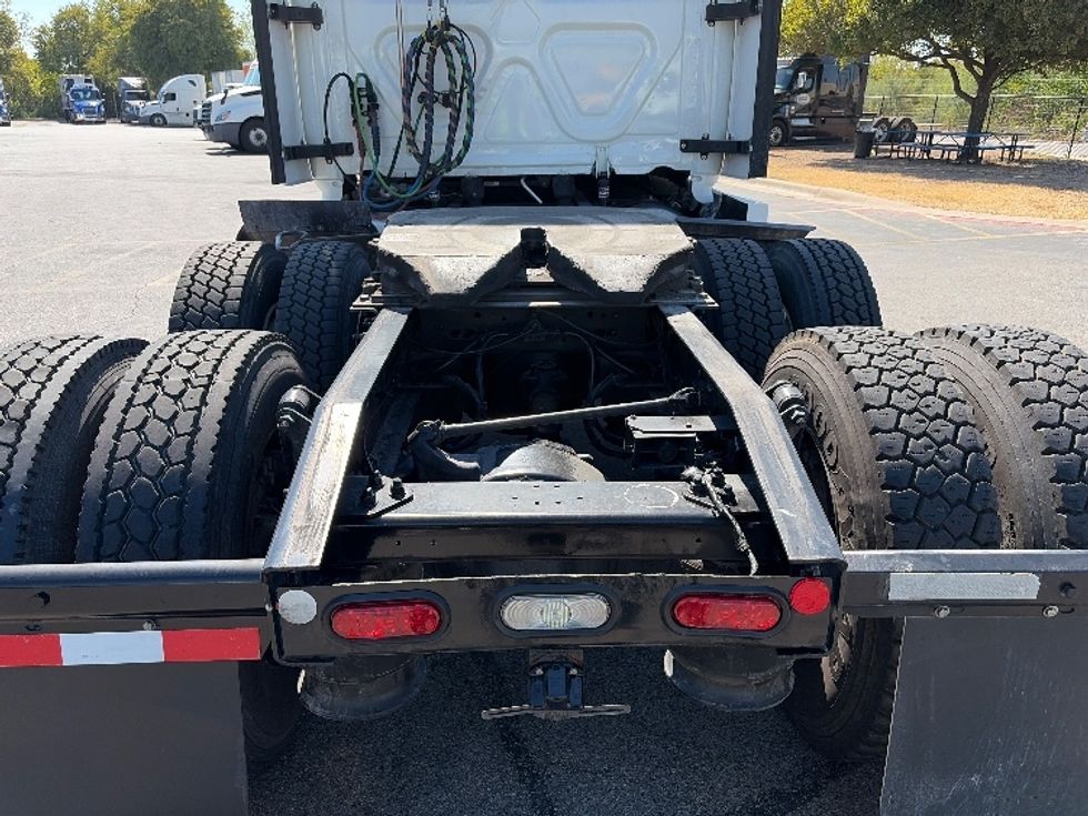 Sleeper Tractor-Heavy Duty Tractors-Freightliner-2022-T12664ST-Austin-TX-433,501\n\t\tmiles-$ 79,250 - Image 6