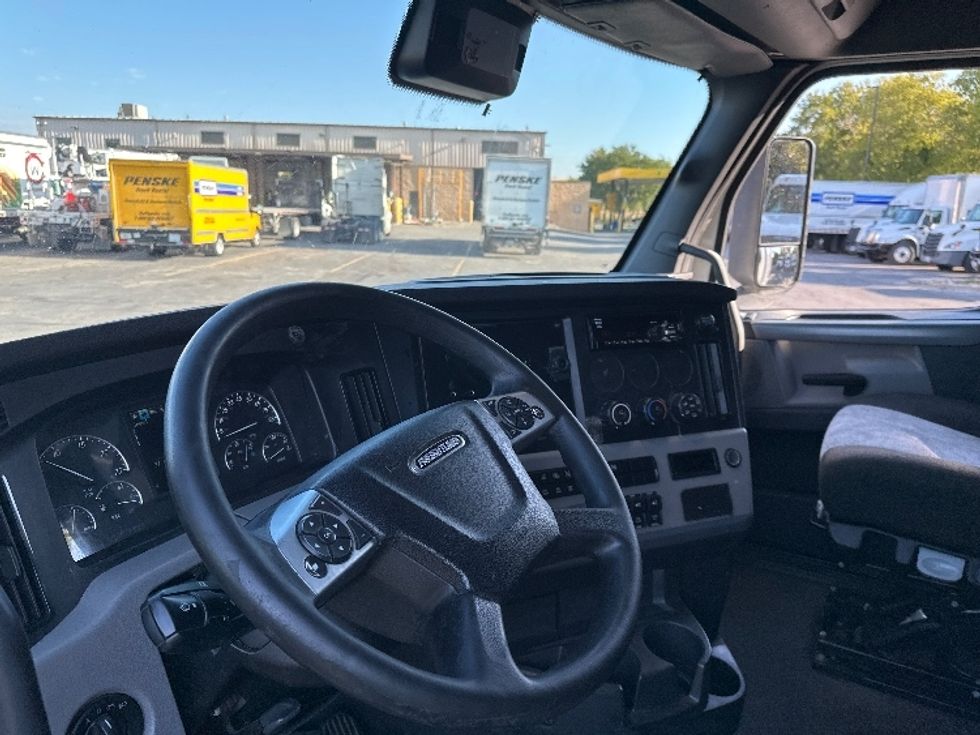 Sleeper Tractor-Heavy Duty Tractors-Freightliner-2022-T12664ST-Austin-TX-686,454\n\t\tmiles-$ 54,500 - Image 10