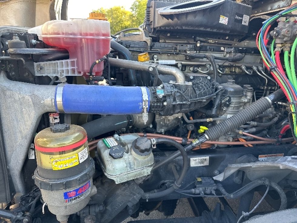 Sleeper Tractor-Heavy Duty Tractors-Freightliner-2022-T12664ST-Austin-TX-686,454\n\t\tmiles-$ 54,500 - Image 20