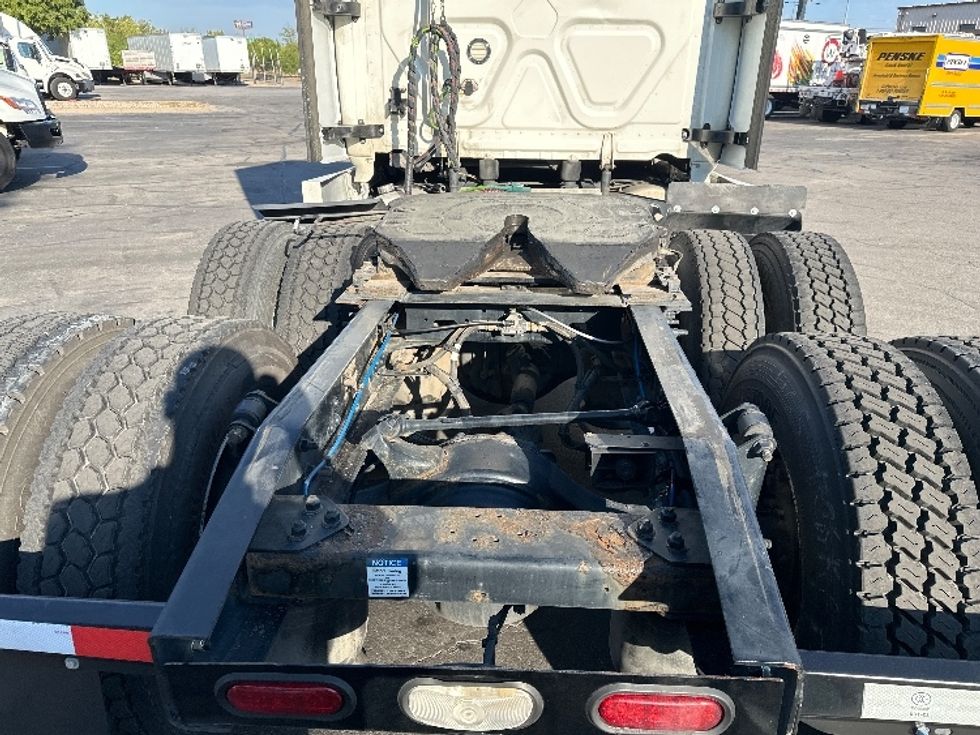Sleeper Tractor-Heavy Duty Tractors-Freightliner-2022-T12664ST-Austin-TX-686,454\n\t\tmiles-$ 54,500 - Image 6