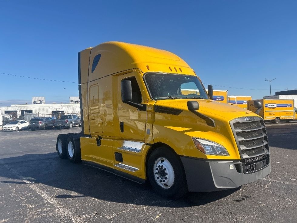 Sleeper Tractor-Heavy Duty Tractors-Freightliner-2022-T12664ST-Baltimore-MD-351,913\n\t\tmiles-$ 78,250 - Image 1