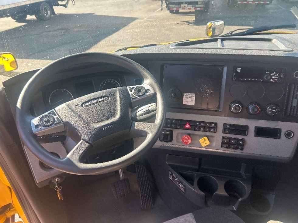Sleeper Tractor-Heavy Duty Tractors-Freightliner-2022-T12664ST-Baltimore-MD-351,913\n\t\tmiles-$ 78,250 - Image 11