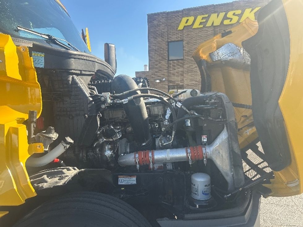 Sleeper Tractor-Heavy Duty Tractors-Freightliner-2022-T12664ST-Baltimore-MD-351,913\n\t\tmiles-$ 78,250 - Image 19