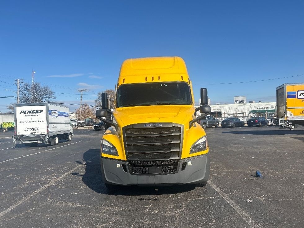 Sleeper Tractor-Heavy Duty Tractors-Freightliner-2022-T12664ST-Baltimore-MD-351,913\n\t\tmiles-$ 78,250 - Image 2