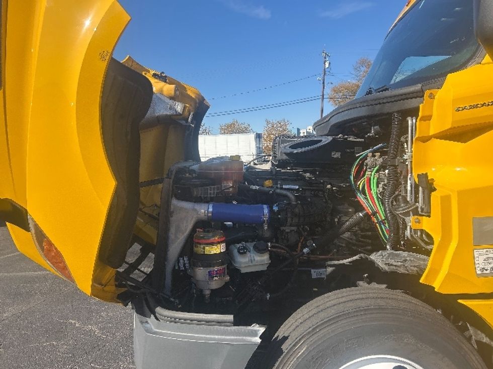 Sleeper Tractor-Heavy Duty Tractors-Freightliner-2022-T12664ST-Baltimore-MD-351,913\n\t\tmiles-$ 78,250 - Image 20