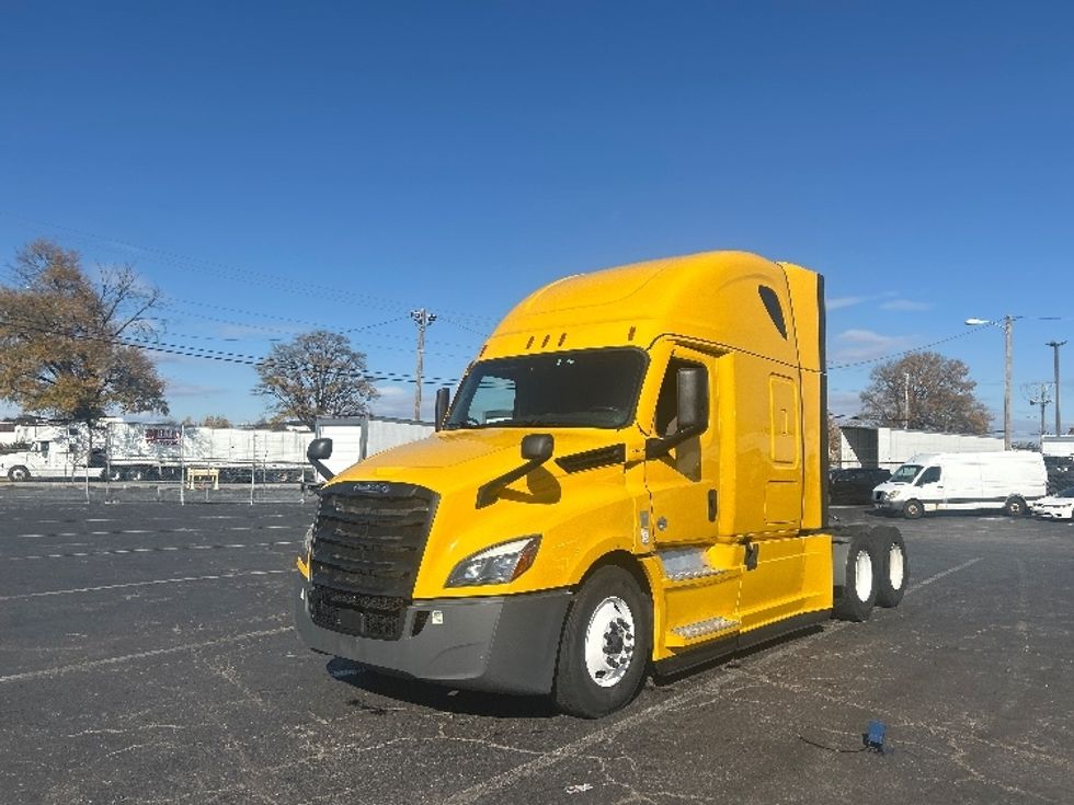 Sleeper Tractor-Heavy Duty Tractors-Freightliner-2022-T12664ST-Baltimore-MD-351,913\n\t\tmiles-$ 78,250 - Image 3
