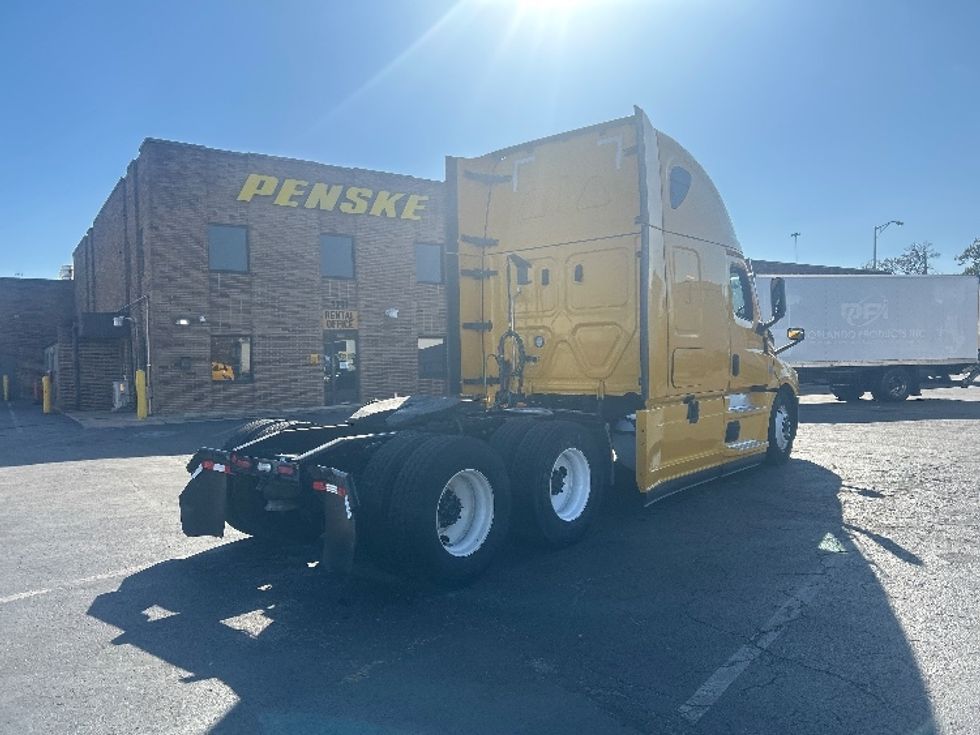 Sleeper Tractor-Heavy Duty Tractors-Freightliner-2022-T12664ST-Baltimore-MD-351,913\n\t\tmiles-$ 78,250 - Image 7