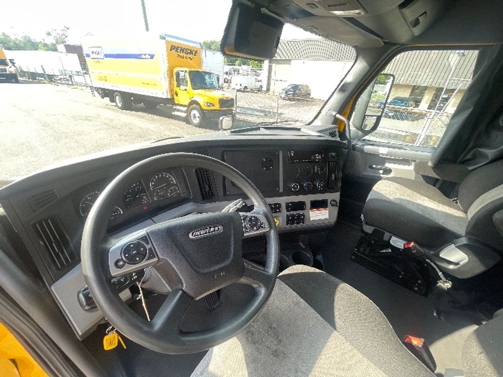 Sleeper Tractor-Heavy Duty Tractors-Freightliner-2022-T12664ST-Baltimore-MD-469,294\n\t\tmiles-$ 67,500 - Image 10