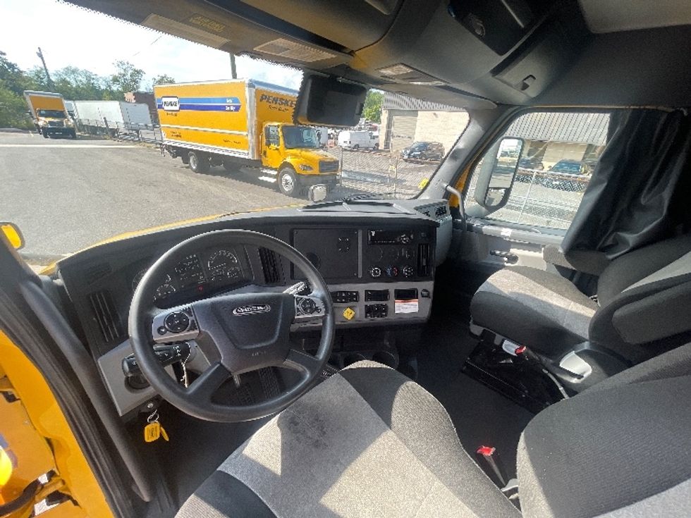Sleeper Tractor-Heavy Duty Tractors-Freightliner-2022-T12664ST-Baltimore-MD-469,294\n\t\tmiles-$ 67,500 - Image 11