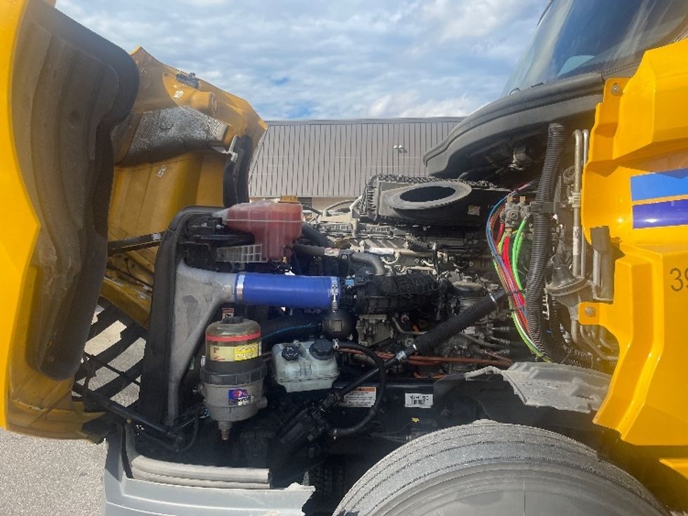 Sleeper Tractor-Heavy Duty Tractors-Freightliner-2022-T12664ST-Baltimore-MD-469,294\n\t\tmiles-$ 67,500 - Image 21