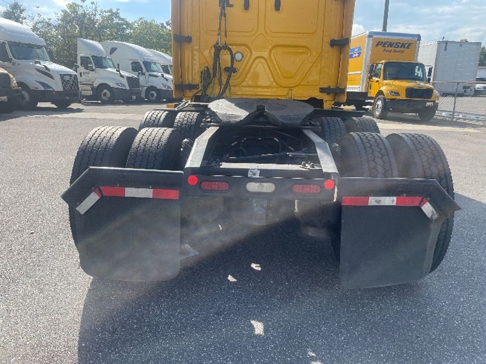 Sleeper Tractor-Heavy Duty Tractors-Freightliner-2022-T12664ST-Baltimore-MD-469,294\n\t\tmiles-$ 67,500 - Image 6