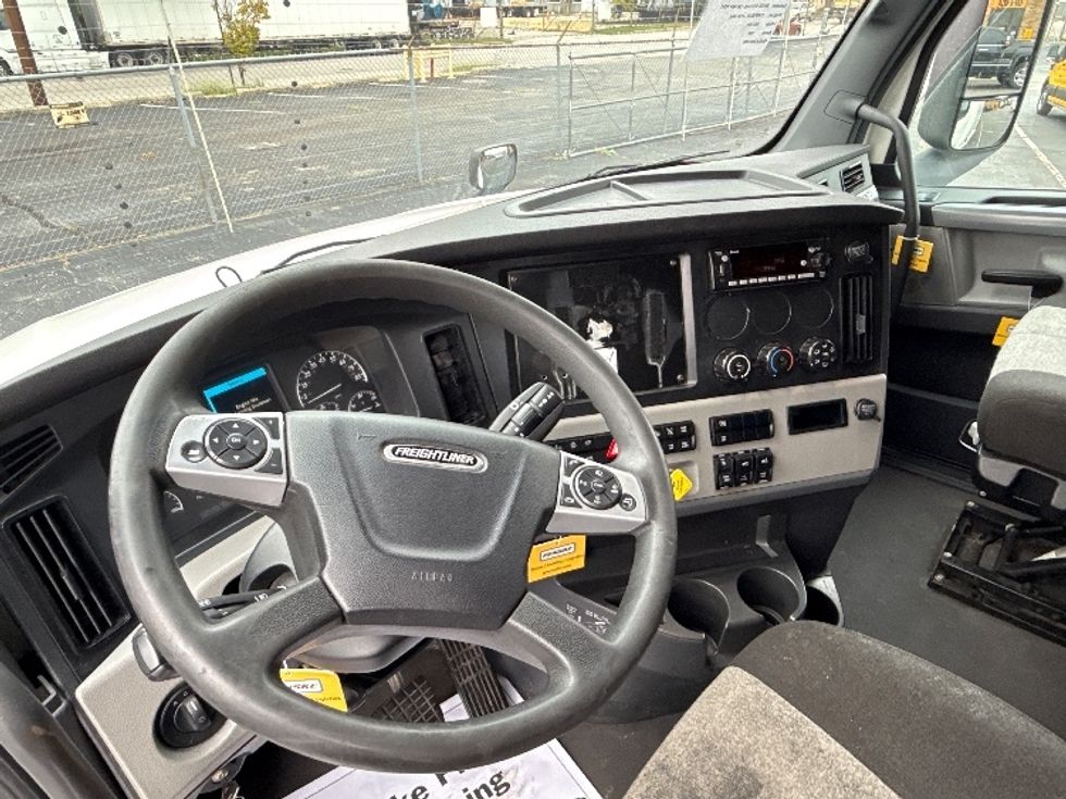 Sleeper Tractor-Heavy Duty Tractors-Freightliner-2022-T12664ST-Baltimore-MD-517,797\n\t\tmiles-$ 67,000 - Image 10