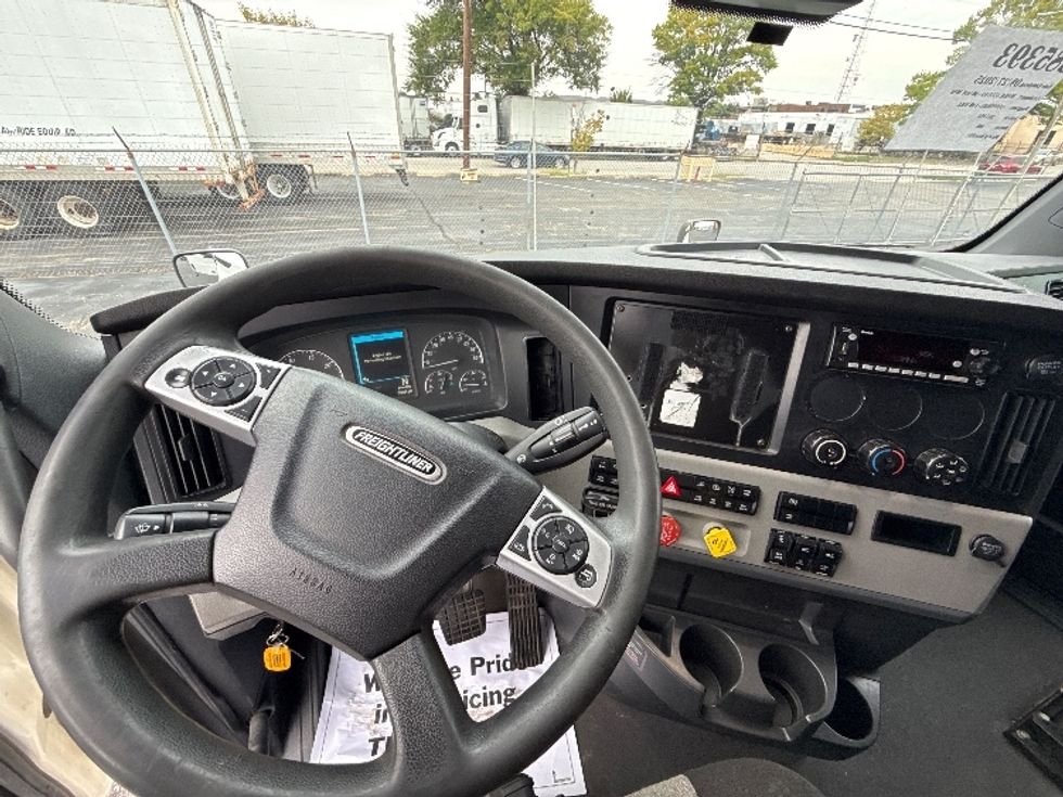 Sleeper Tractor-Heavy Duty Tractors-Freightliner-2022-T12664ST-Baltimore-MD-517,797\n\t\tmiles-$ 67,000 - Image 11