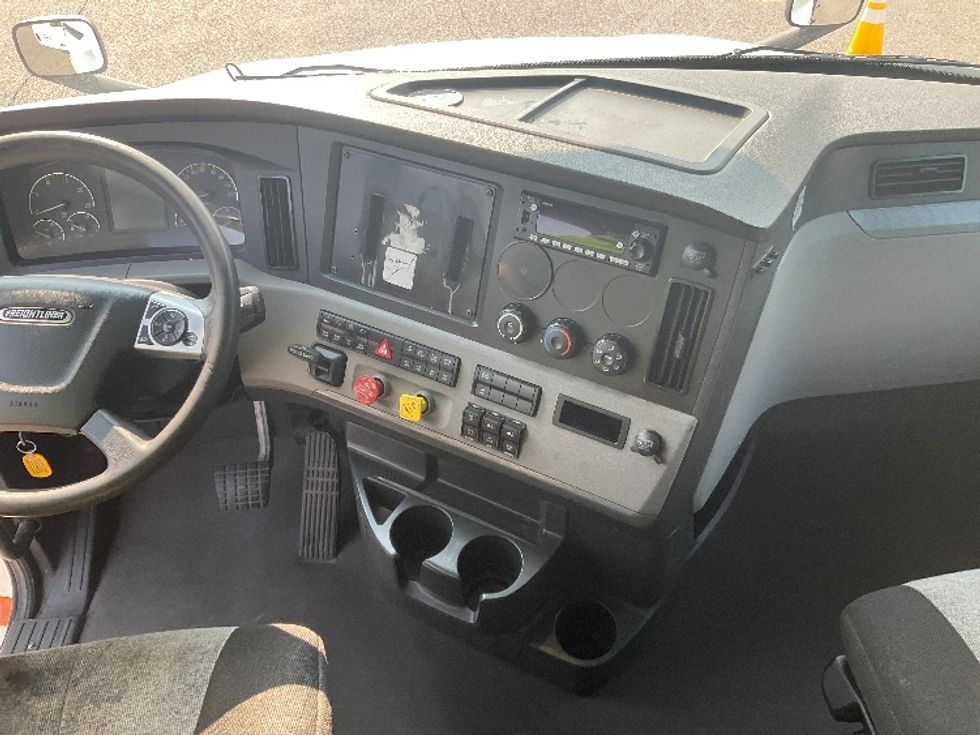 Sleeper Tractor-Heavy Duty Tractors-Freightliner-2022-T12664ST-Baltimore-MD-517,797\n\t\tmiles-$ 67,000 - Image 12
