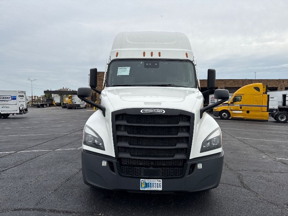 Sleeper Tractor-Heavy Duty Tractors-Freightliner-2022-T12664ST-Baltimore-MD-517,797\n\t\tmiles-$ 67,000 - Image 2