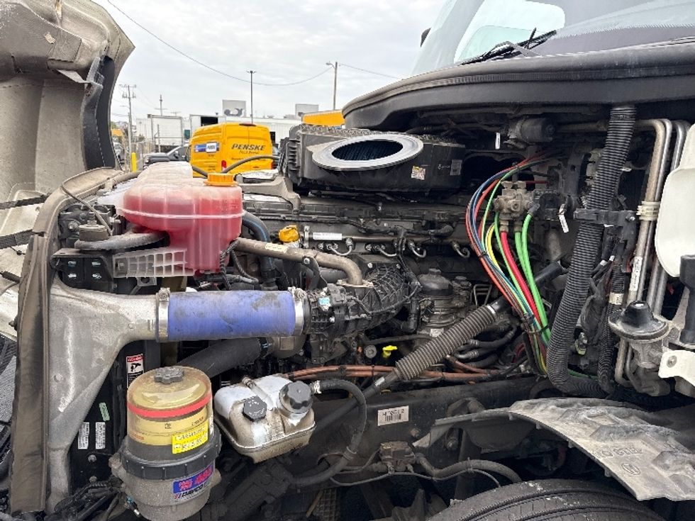 Sleeper Tractor-Heavy Duty Tractors-Freightliner-2022-T12664ST-Baltimore-MD-517,797\n\t\tmiles-$ 67,000 - Image 21